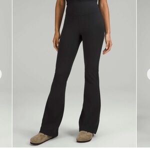 Lululemon Groove Super-High-Rise Flared Pant *Nulu
Black